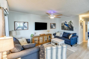 Ocean City Condo with Pool about 1 Mi to Jolly Roger!